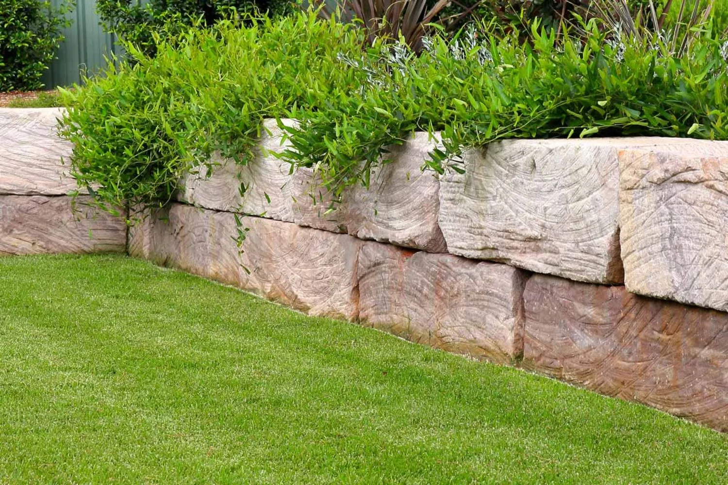 Sandstone retaining wall detail